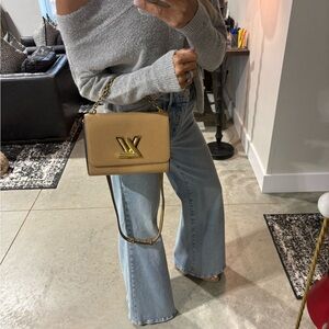 AUTHENTIC Louis Vuitton Twist MM Handbag- camel light brown/ black